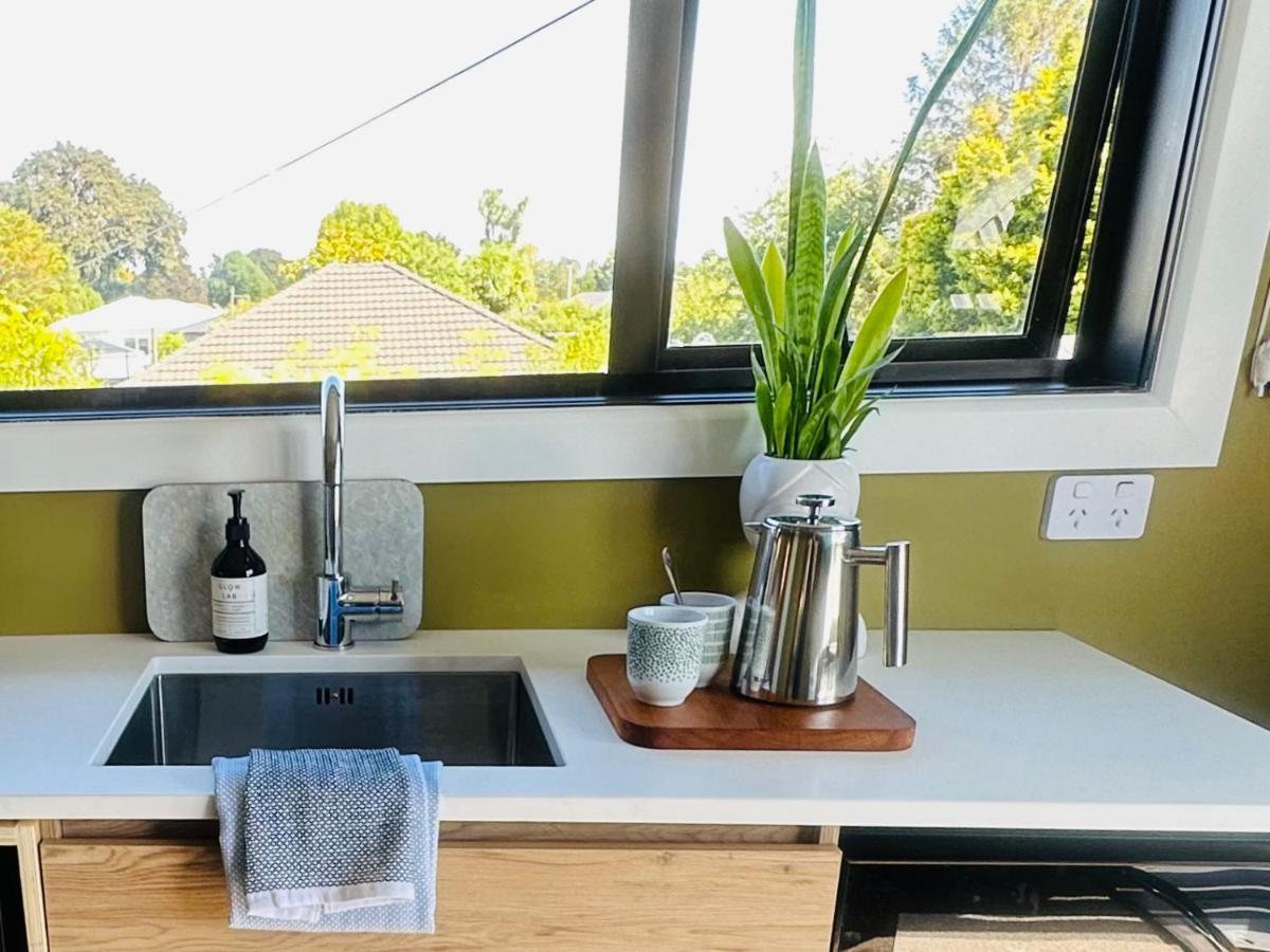 Beckenham Studio On Tree Lined Street Christchurch Exteriör bild